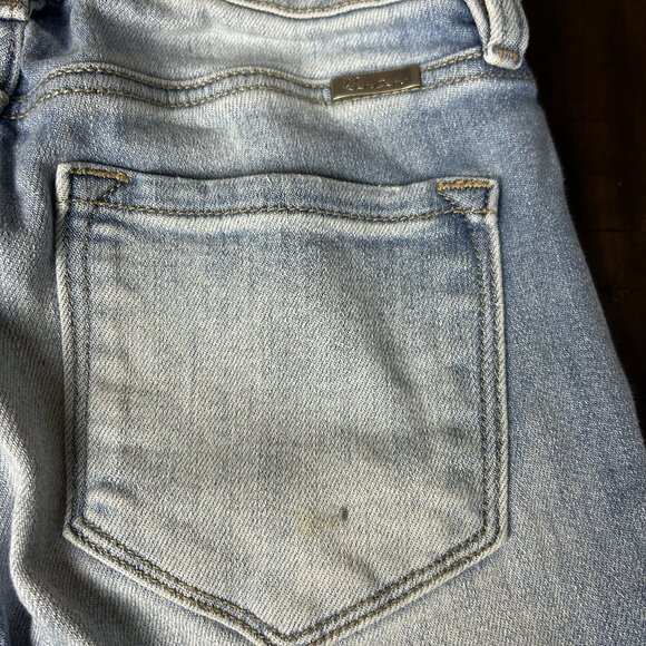 Kancan Distressed Light Wash Cuffed Ankle Jeans - Picture 5 of 6